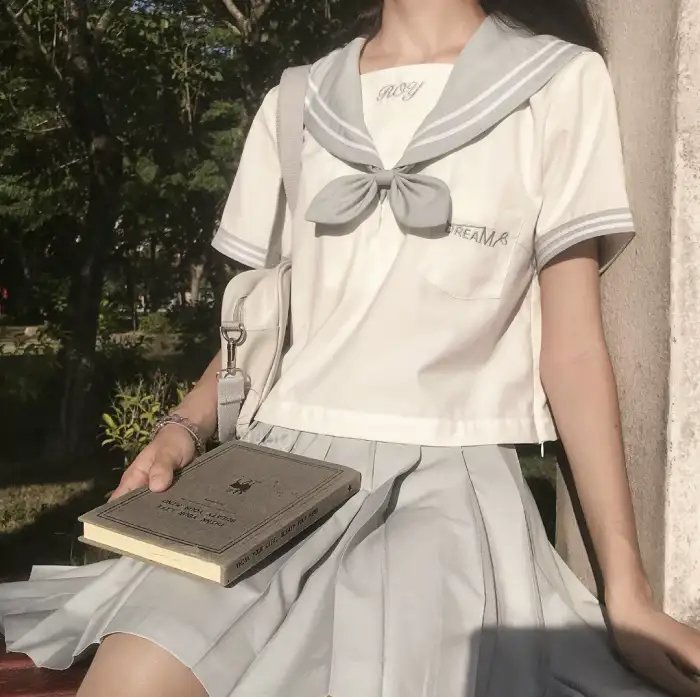 以泥为妆